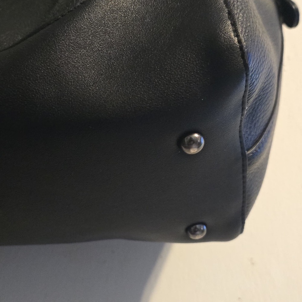 Sondra Roberts Black Leather Tote Bag - Picture 5 of 16